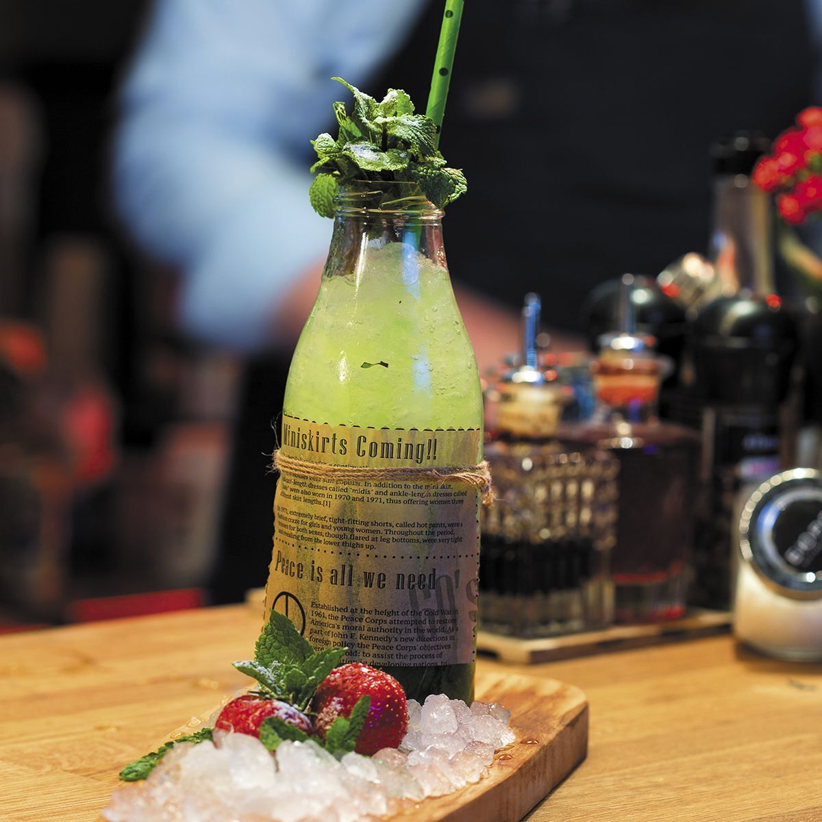 Бутылка прозрачная с крышкой 250 мл, стекло, P.L. Proff Cuisine 15С250 (кор=24шт)